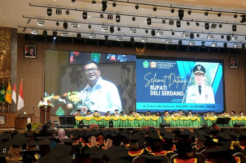 Hadiri Wisuda Institut Kesehatan Medistra, Bupati: Deli Serdang Punya Masa Depan Cerah