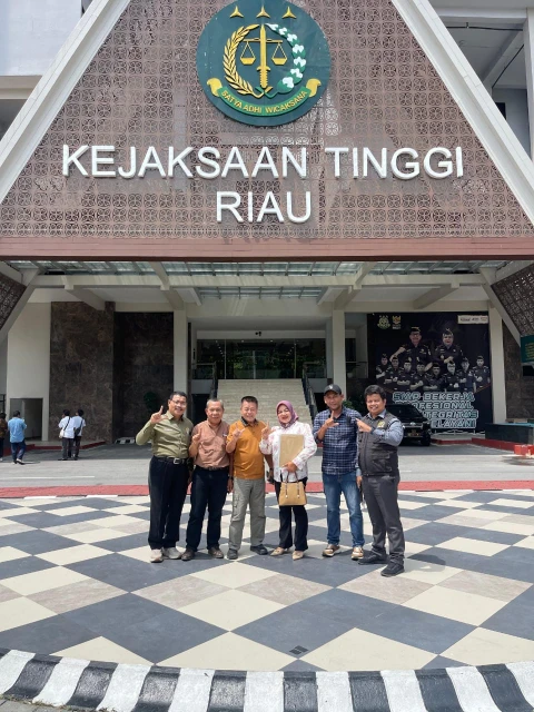 Eli Sunengsih Serahkan Berkas Rumah dan Lahannya kepada Kejaksaan Agung RI Selaku Tim Satgas PKH