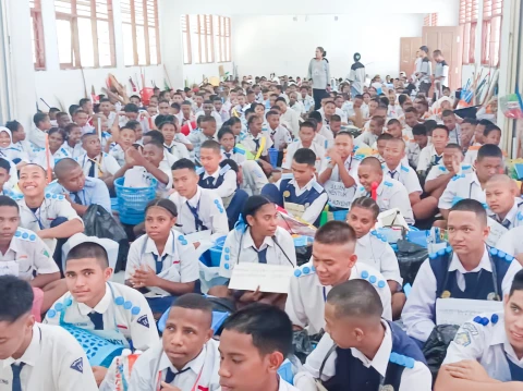 Babinsa Koramil Kuala Kencana saat menyampaikan Materi Wawasan Kebangsaan