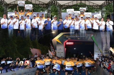 Para pemenang Martabe Run 2025 kategori pria (Kaos kuning) dan kategori wanita (berkaos kuning), foto bersama Bupati Tapsel, Gus Irawan Pasaribu dan GMO & Deputy Director Operations PTAR, Rahmat Lubis. Dan sebanyak 3.000 peserta mengikuti ajang lari Martabe Run 2025 yang dihelat PT Agincourt Resources di Batang Toru, Tapanuli Selatan.