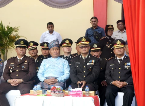 Lom Lom Suwondo SS menghadiri Upacara Peringatan Hari Ulang Tahun (HUT) ke-79 Bhayangkara