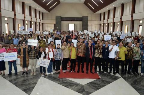 Festival Kemudahan dan Perlindungan Usaha Mikro yang dibuka oleh Menteri UMKM RI Maman Abdurahman di Perkampungan Pemuda HKBP Jetun Silangit, Desa Pohan Tonga, Kecamatan Siborongborong Kabupaten Tapanuli Utara, Jumat (25/7).
