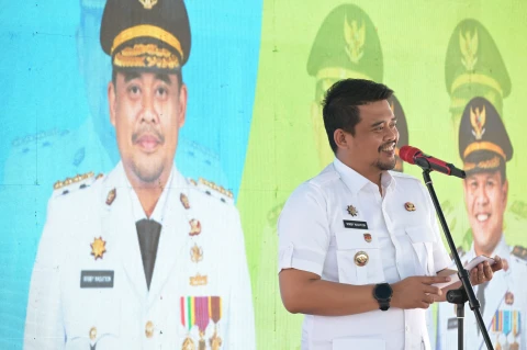 Peninjauan operasional Dapur SPPG Cempedak Lobang, serta memberikan bantuan kepada relawan SPPG secara simbolis, sekaligus sosialisasi Program Presiden RI Bapak Prabowo Subianto Realisasi dan Bukti Nyata Makan Bergizi Gratis di Seirampah,  Kabupaten Serdangbedagai, Rabu (30/7/2025).