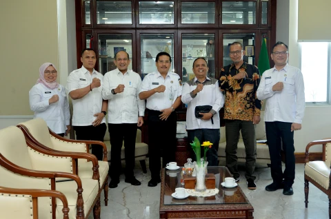 Togap Simangunsong menerima audiensi Komisi Penyiaran Indonesia Daerah (KPID) Provinsi Sumut di Ruang Kerja Lantai 9 Kantor Gubernur Sumut Jalan Diponegoro Kota Medan, Rabu (30/7).