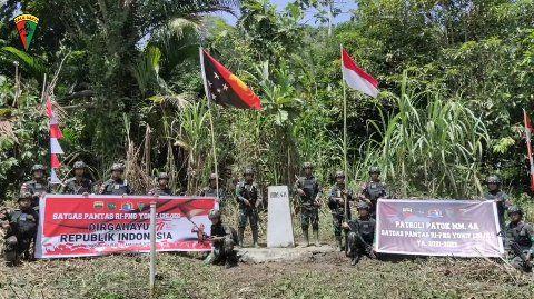 Dansatgas Yonif 126/KC Letkol Inf Dwi Widodo, S.H., M.Han. melaksanakan Patroli Patok yang berada di Kampung Banda, Distrik Waris, Kabupaten Keerom