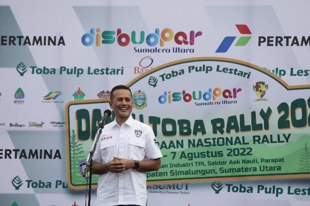 Musa Rajekshah &nbsp;membuka secara resmi Danau Toba Kejuaraan Nasional (Kejurnas) Rally 2022 di Terminal Sosor Saba, Parapat, Jumat (5/8). 