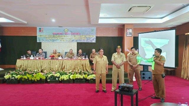 Sosialisasi Peremajaan Kelapa Sawit Pekebun yang berlangsung di Aula Hotel Sapadia, Senin (22/08/2022).