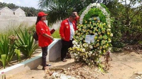 Sekelompok warga mendatangi makam Brigadir J, di Jambi