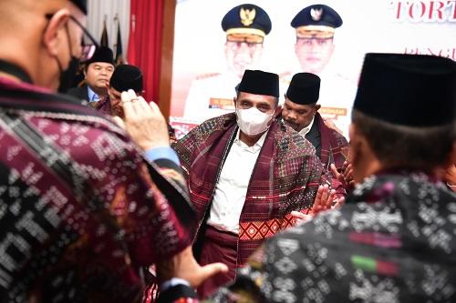 Acara Tortor Parosu Tondi dan Pengukuhan Dewan Pimpinan Pusat Forum Masyarakat Dalihan Natolu di Aula Tengku Rizal Nurdin, Rumah Jabatan Gubernur Sumut, Jalan Sudirman Medan, Sabtu (13/8/2022)