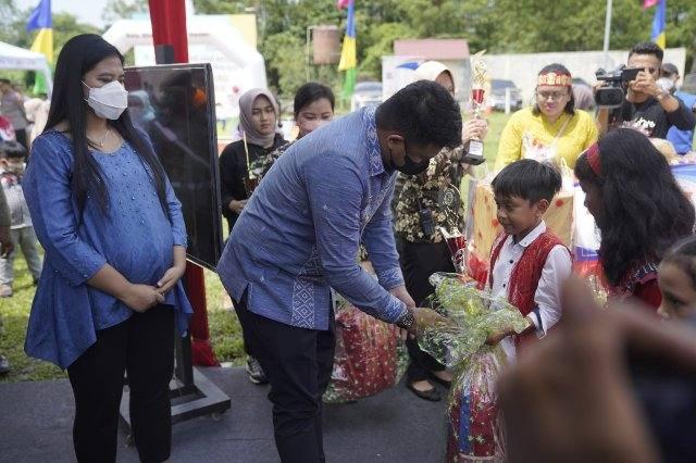Bobby Nasution dan Kahiyang Ayu saat menghadiri sebuah acara di Medan, 4 Agustus 2022