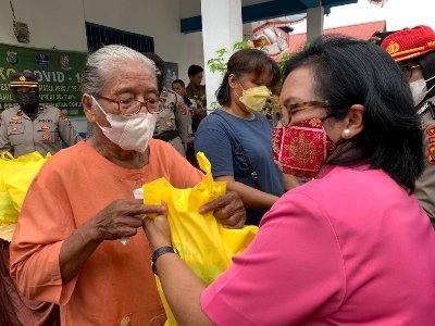 Bakti sosial HUT Polwan 