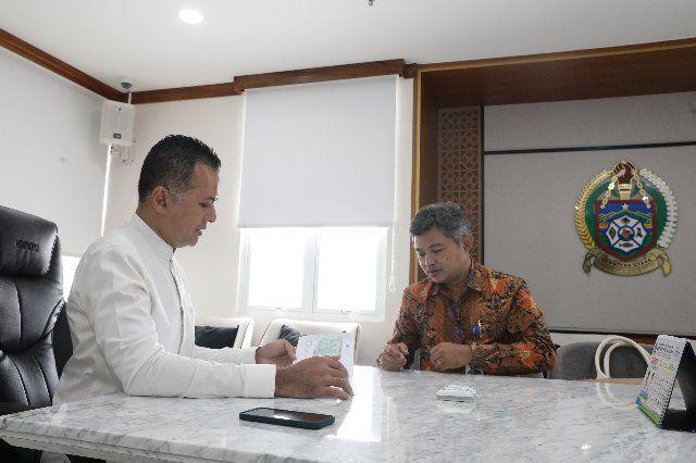 Musa Rajekshah menerima kedatangan Kepala Perwakilan Bank Indonesia (BI) Sumut Doddy Zulverdi dan jajaran di Ruang Kerja Wagub Sumut, Kantor Gubernur Jalan Diponegoro Nomor 30, Medan, Kamis (18/8/2022).