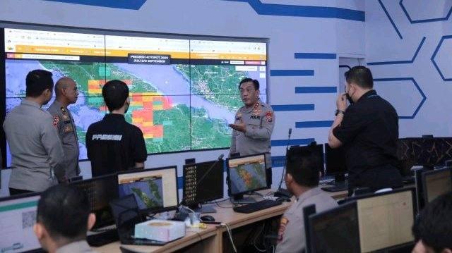 Kapolda Sumut Irjen Pol Panca Putra Simanjuntak saat meninjau pelaksanaan aplikasi Lancang Kuning 