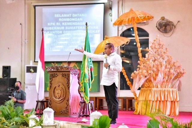 Edy Rahmayadi mengikuti kegiatan Rapat Koordinasi (Rakor) Pencegahan dan Pemberantasan Korupsi bersama Komisi Pemberantasan Korupsi (KPK) Republik Indonesia di Ruang Rapat Paripurna DPRD Kabupaten Langkat, Rabu (10/8/2022).