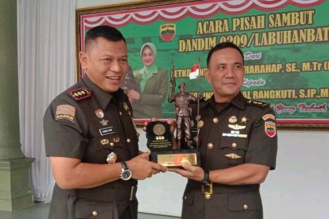 Danrem 022/PT Kolonel Infanteri Lukman Arief, S.I.P dan Letkol Infanteri Asrul Kurniawan Harahap, S.E.,M.Tr (Han) 