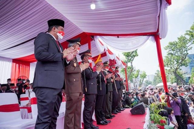 Wali Kota Medan dan Forkopimda Sumut mendampingi Gubernur melepas pawai pembangunan HUT Kemerdekaan RI Ke-77, Rabu (17/8)