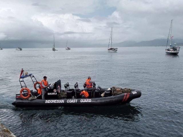 Tim SAR gabungan cari nelayan hilang di perairan Desa Ouw, Kecamatan Saparua, Ambon, Minggu (14/8/2022).