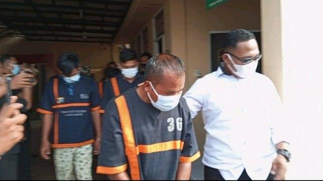 Para tersangka penganiayaan wartawan yang diamankan Polres Labuhanbatu 