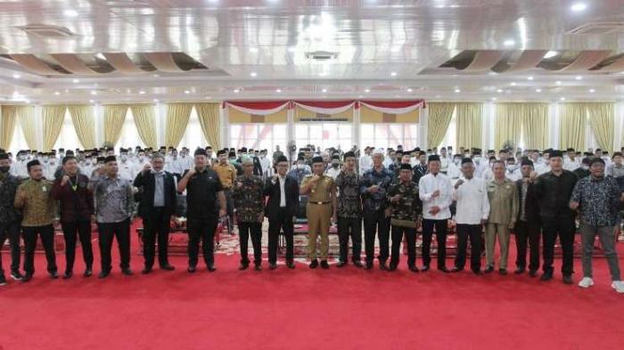 Road Show Seminar Motivasi " Man Jadda Wajada" oleh Akbar Zainuddin Motivator Nasional Alumni Gontor di Aula Tengku Rizal Nurdin Rumah Dinas Gubernur Jalan Sudirman Nomor 41 Medan, Selasa (30/8).
