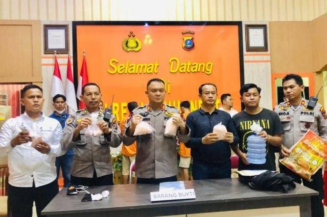 Kapolres Labuhanbatu AKBP Anhar Arlia Rangkuti, S.I.K saat Konferensi Pers, Rabu (3/8/2022) di Mapolres