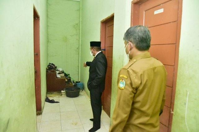 Edy Rahmayadi meninjau langsung kondisi sarana prasarana Panti Asuhan Ade Irma Suryani yang terletak di Jalan Cik Ditiro Medan,&nbsp; Senin (15/8).&nbsp;