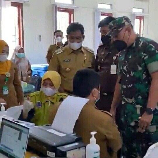 Walikota Binjai Tinjau Pelaksanaan Vaksinasi Booster Kedua Bagi Tenaga Kesehatan