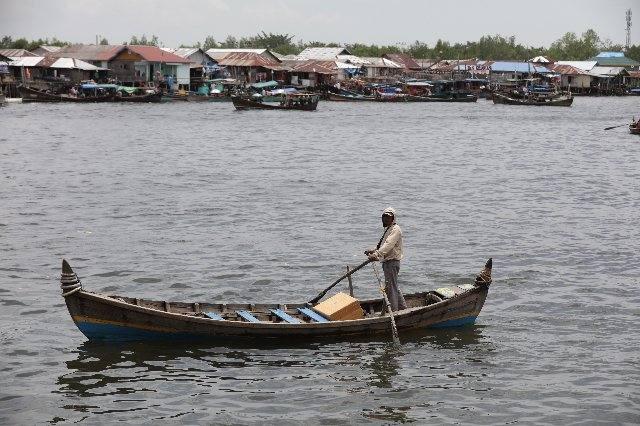 Musa Rajekshah menghadiri kegiatan perlombaan tradisional lomba sampan untuk masyarakat sekitar Sungai Babalan, Pangkalan Brandan, Kabupaten Langkat, Sabtu (20/8).