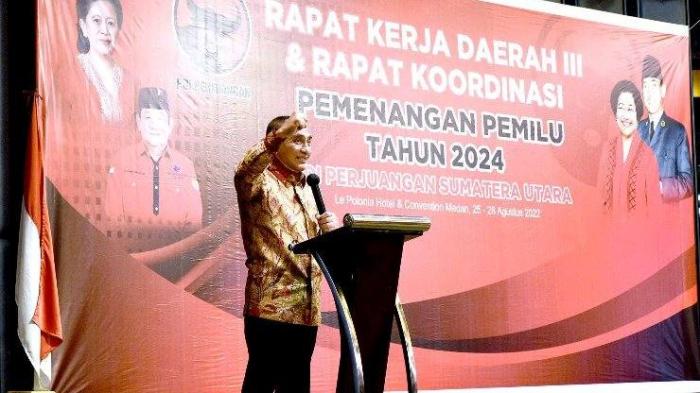 Edy Rahmayadi menghadiri Rapat Kerja Daerah III dan Rapat Koordinasi Pemenangan Pemilu Tahun 2024 Partai Demokrasi Indonesia (PDI) Perjuangan Provinsi Sumut di Medan, Jumat (26/8/2022).