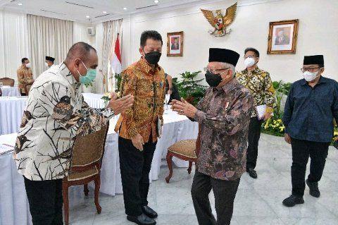 Edy Rahmayadi mengikuti rapat kerja bersama Wakil Presiden Republik Indonesia, K.H. Ma&rsquo;ruf Amin yang merupakan Ketua Pengarah Tim Percepatan Penurunan Stunting (TP2S) di Jakarta, Kamis (04/08/2022). 