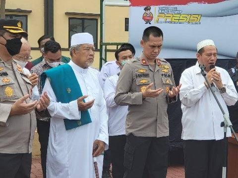 Ustad Amhar Nasution saat menghadiri kegiatan pemusnahan barang bukti narkoba dan mesin judi di Mapolda Sumut, Selasa (16/8/2022).