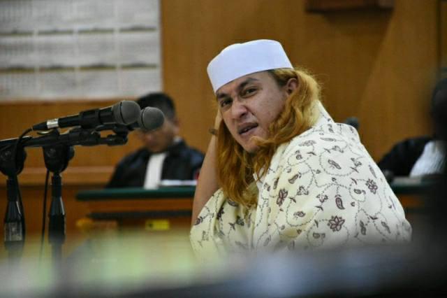 Habib Bahar saat duduk sebagai terdakwa di pengadilan 