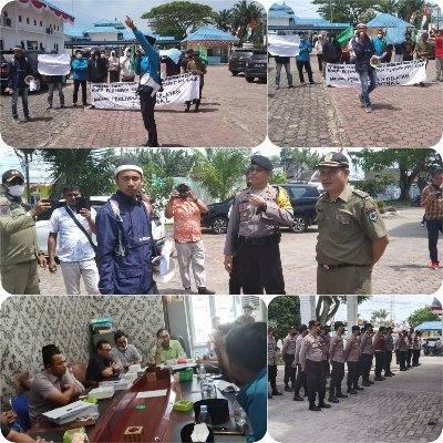 PC IPNU Batu Bara melakukan demonstrasi di halaman Gedung DPRD Batu Bara, terkait janji Bupati Zahir terhadap beberapa persoalan nelayan tradisional.