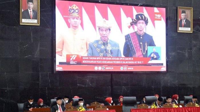 Sidang Tahunan MPR RI Tahun 2022 dan mendengarkan Pidato Kenegaraan Presiden RI Joko Widodo di Gedung Parlemen, Jakarta, secara virtual dari Gedung DPRD Sumut Jalan Imam Bonjol Medan, Selasa (16/8).