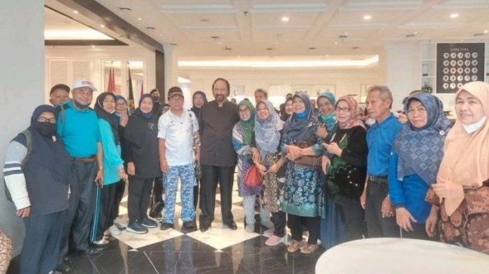 Surya Paloh saat bertemu Alumni PGA Padang