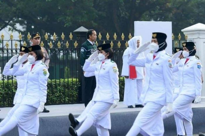 Pelepasan kirab merah putih di halaman depan Istana Merdeka, Jakarta, Minggu (28/08/2022).