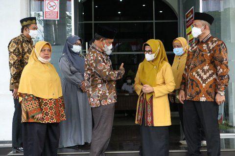 Pertemuan Kabid Pendidikan Agama dan Pendidikan Keagamaan Islam Dr H Muksin Batubara MPd, saat beraudiensi dengan Plt Wali Kota Pematang Siantar dr Susanti Dewayani SpA