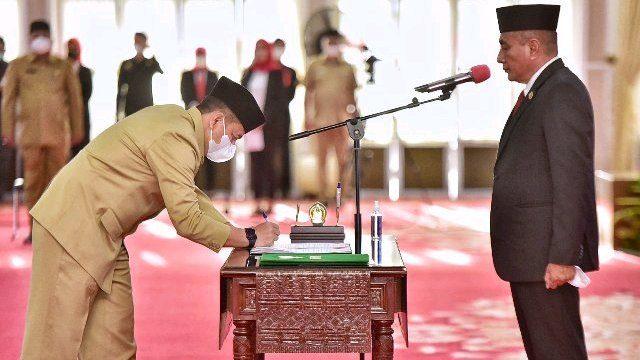 Edy Rahmayadi melantik dan mengambil sumpah jabatan pejabat tinggi pratama di lingkungan Pemerintah Provinsi Sumut di Medan, Senin (22/8)
