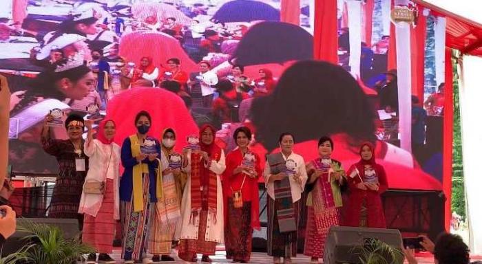 Pemko Pematang Siantar berpartisipasi dalam Parade Berkebaya Nusantara Goes to Unesco, Minggu (28/8/2022).