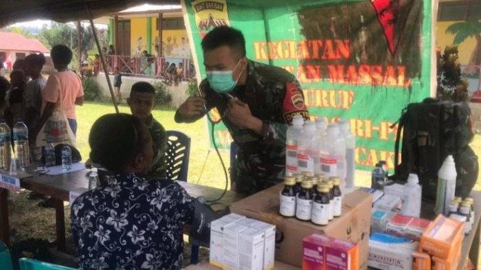 Pos Yuruf Satgas Yonif 126/KC menggelar pengobatan massal di Kampung Yuruf, Distrik Yaffi, Kabupaten Keerom.