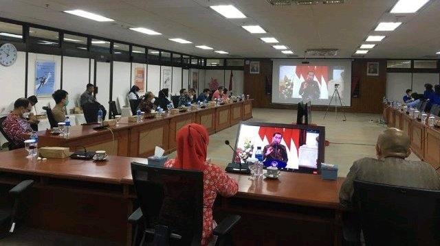 Plt Wali Kota Pematang Siantar mengikuti Rakornas Inflasi 2022 secara virtual, Kamis (18/8)