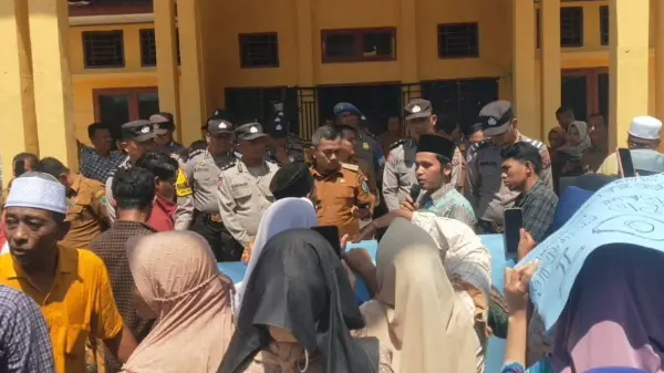 Aksi unjukrasa di Ujung Batu