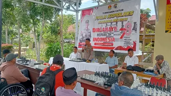 Wakapolres Serdang bedagai AKBP Sofyan ketika membuka acara Chess Turnamen Piala Kapolres di lingkungan Mapolres Sergai