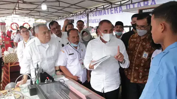 Edy Rahmayadi didampingi Kepala Dinas Kominfo Sumut Ilyas Sitorus dan Kepala Dinas Pendidikan Asren Nasution