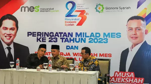 Acara Milad ke-23 Masyarakat Ekonomi Syariah (MES), sekaligus Rapat Kerja Wilayah MES Sumut di Hotel Santika Medan, Sabtu (19/8).