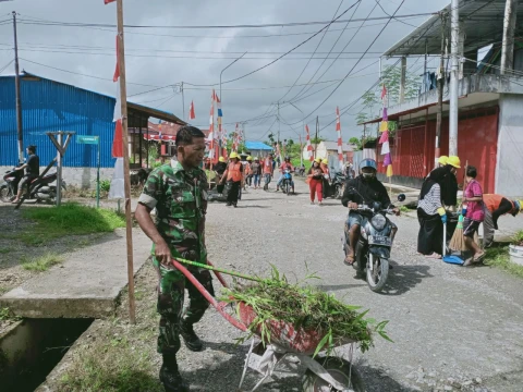 Koramil 1710-02/Timika Laksanakan Kerja Bakti Bersama Masyarakat