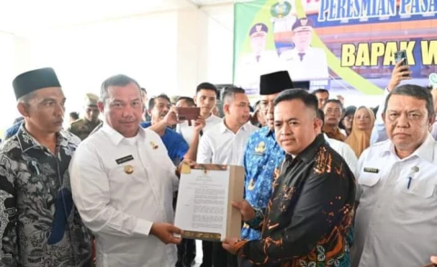 Pasar Ikan Modern saat diresmikan Walikota Sibolga, Jamaludin Pohan didampingi Direktur PD Sibolga Nauli, Irwansyah Simanjuntak.