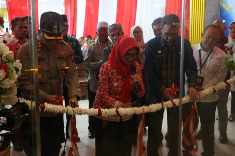 Peresmian Mal Pelayanan Publik oleh dr Susanti Dewayani 