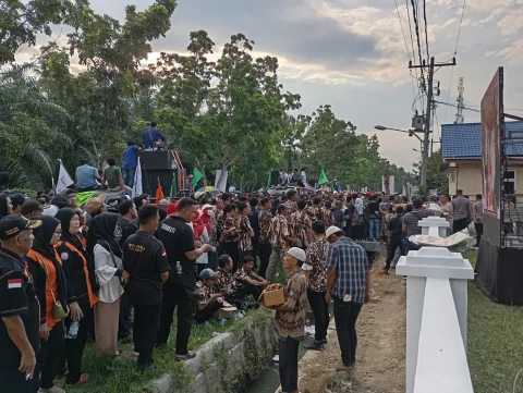 Suasana di sekitar kantor KPU Deli Serdang 