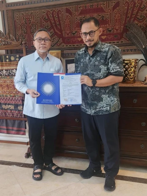 Penyerahan surat dukungan dari DPP PAN 