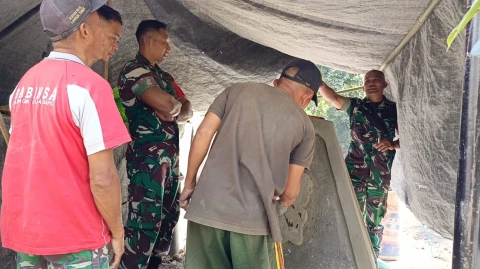 Pengecekan Prasasti Tugu TMMD Ke-121